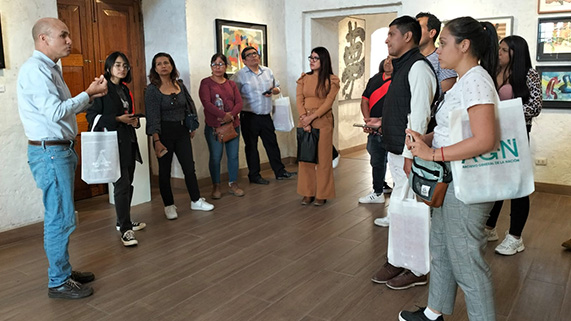 Alumnos de la ENA visitan el Archivo Regional de Arequipa