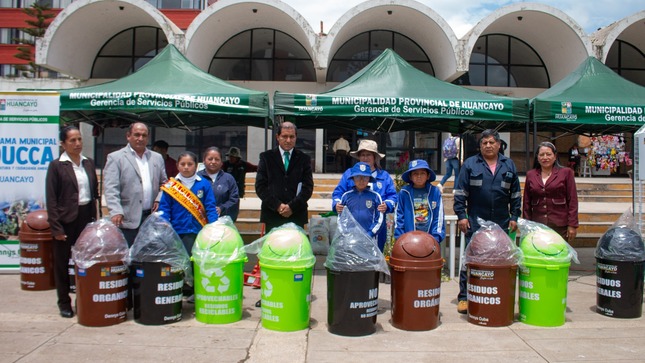 Los estudiantes y docentes participaron en “En mi escuela yo reciclo”