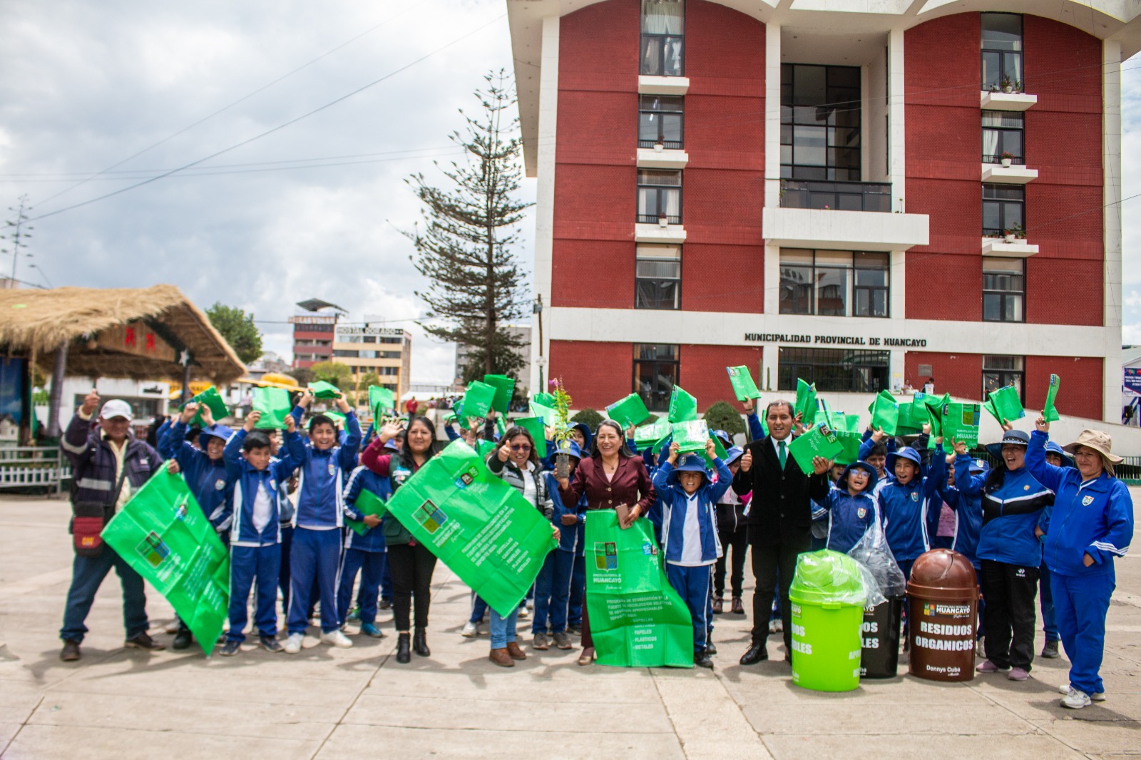 Los estudiantes y docentes participaron en “En mi escuela yo reciclo”