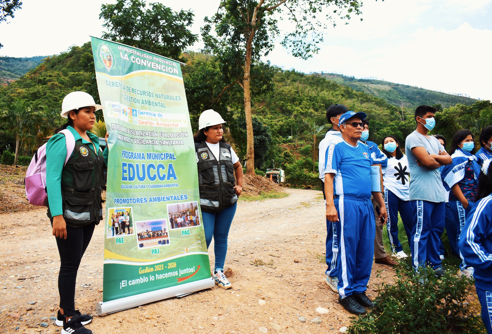 Visita guiada a los promotores ambientales escolares al relleno sanitario de Tiobamba