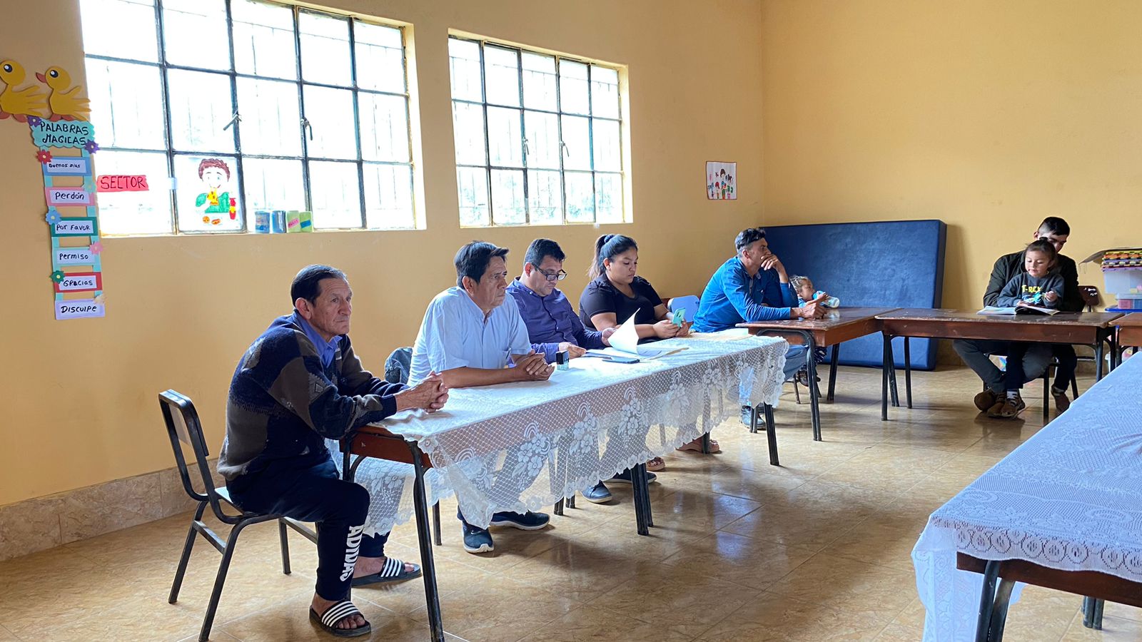 Entrega de Resolución de ampliación del Nivel Inicial en la I.E 14333