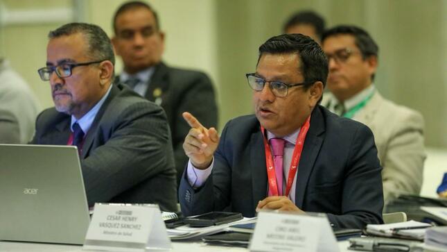 Ministro César Vásquez lidera reuniones técnicas bilaterales durante el III Consejo de Estado Regional