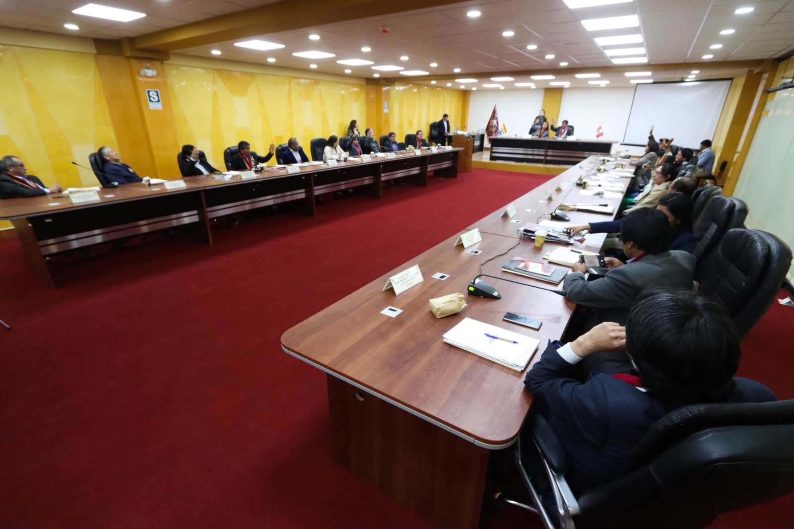 En el Marco de la Décimo Segunda Sesión Ordinaria del Consejo Regional,
Herbe Olave Ugarte, Consejero por Urubamba, fue elegido como presidente del Consejo Regional del Gobierno Regional de Cusco periodo 2024.