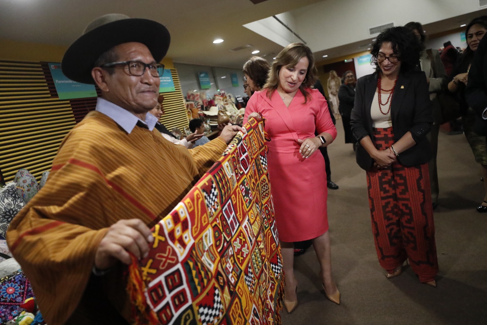 Ministra de Cultura: “Se inicia una nueva etapa en la historia de la exposición venta Mekenma Tee Aka, Ruraq maki”