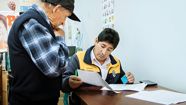 ADULTOS MAYORES DE SAN JERÓNIMO, REALIZAN SUS TRÁMITES PARA LA OBTENCIÓN DE SU TARJETA DÉBITO DEL BANCO DE LA NACIÓN.