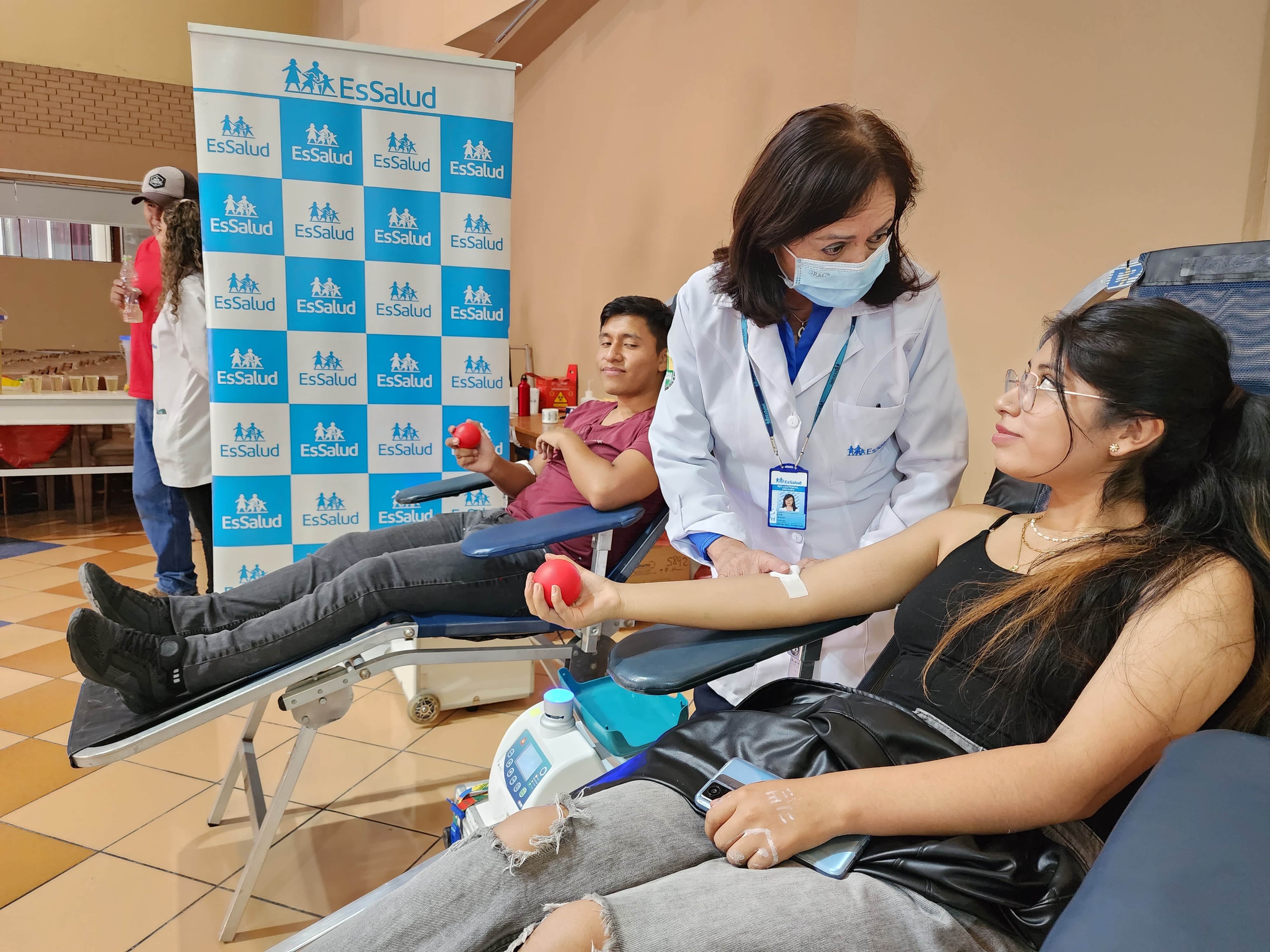 Estudiantes de la UNSA donaron 147 unidades de sangre pacientes de hospitales de EsSalud Arequipa