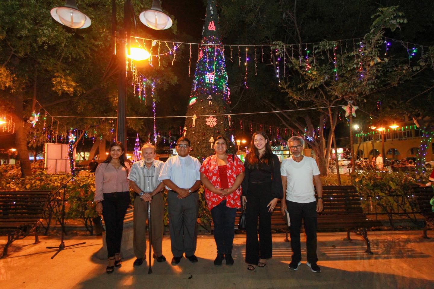 Municipalidad Realiza Encendido Del Árbol Navideño