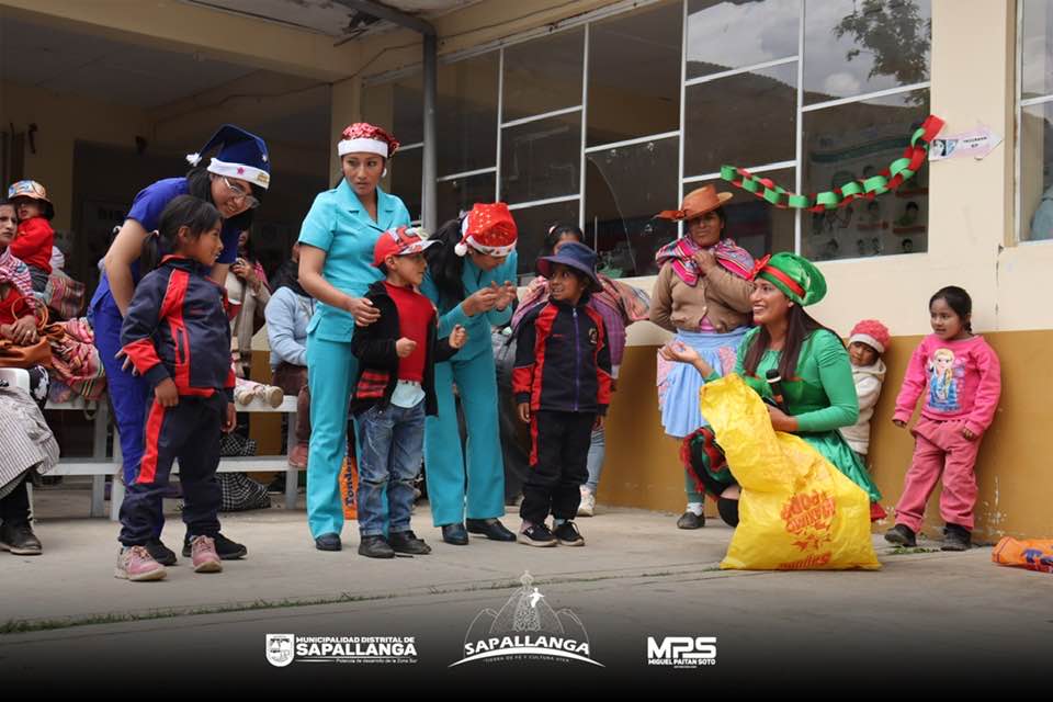 Chocolatada y Entrega de Regalos en el Centro de Salud de Sapallanga