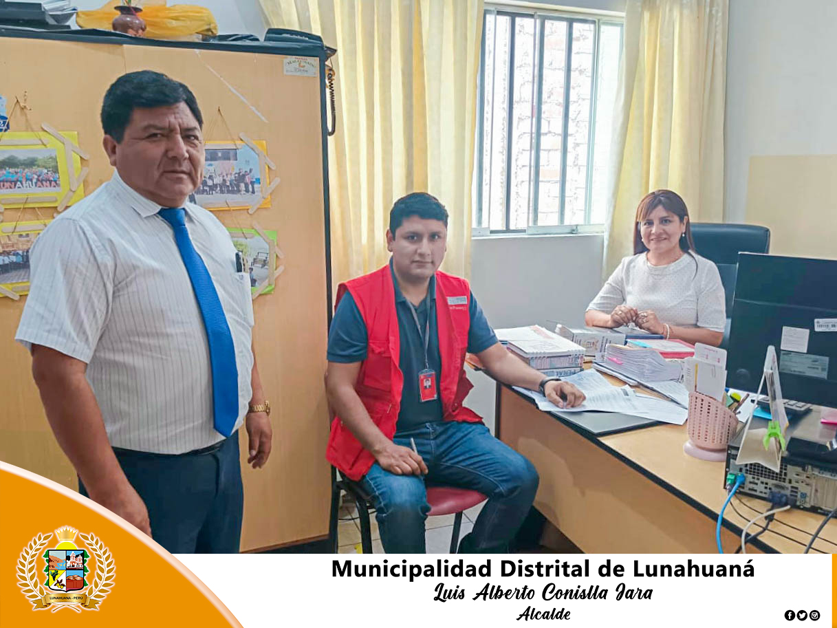 En horas de la mañana del día 11 de diciembre del presente año, el Lic. Cristian Martinez funcionario del Ministerio de la Mujer y Poblaciones vulnerables visito las instalaciones de la Demuna Municipal, a fin de realizar una supervisión la labor que viene cumpliendo la responsable Abg. Elsi Gaby Sánchez Sánchez. 
Dicha diligencia se contó con la presencia del Abg. Luis Alberto Gutierrez Luyo Jefe de Oficina de Programas Sociales. 

#EnGestionChavelonEsLaSolucion