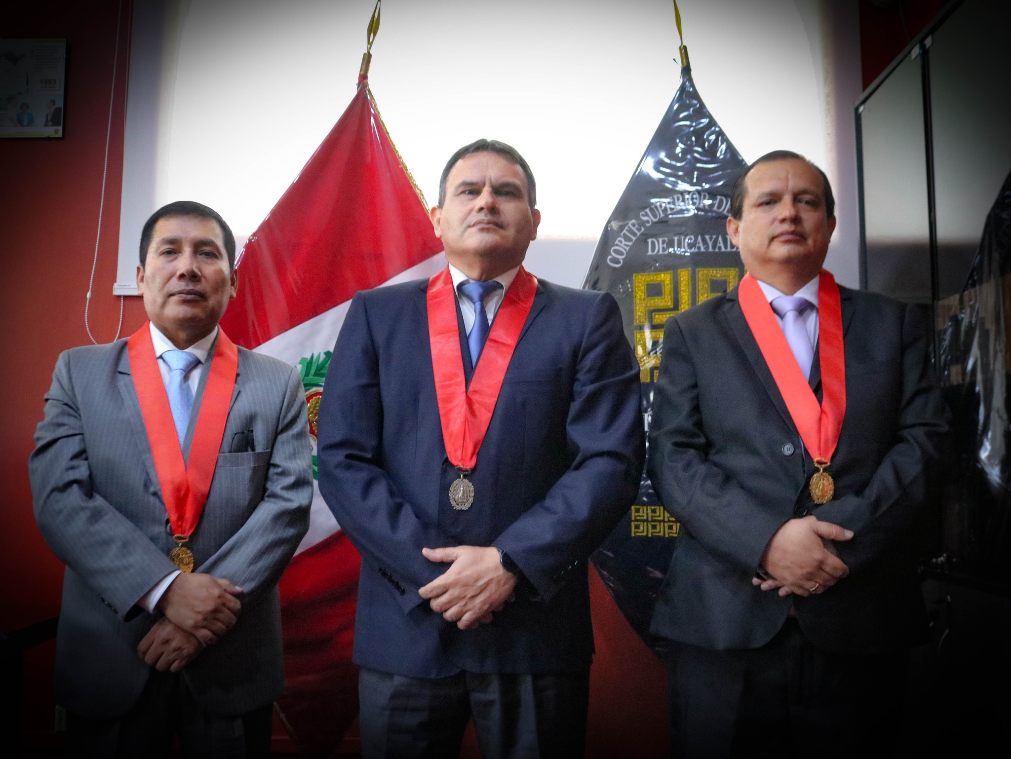 Presidente Dr. Tullio Bermeo Turchi con los nuevos magistrados.
