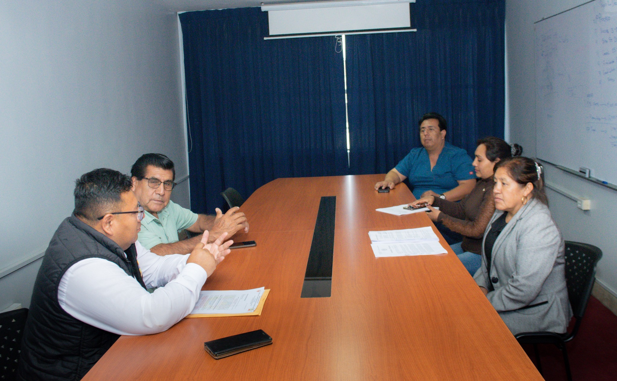 Director ejecutivo se reúne con alcalde distrital de Llipa