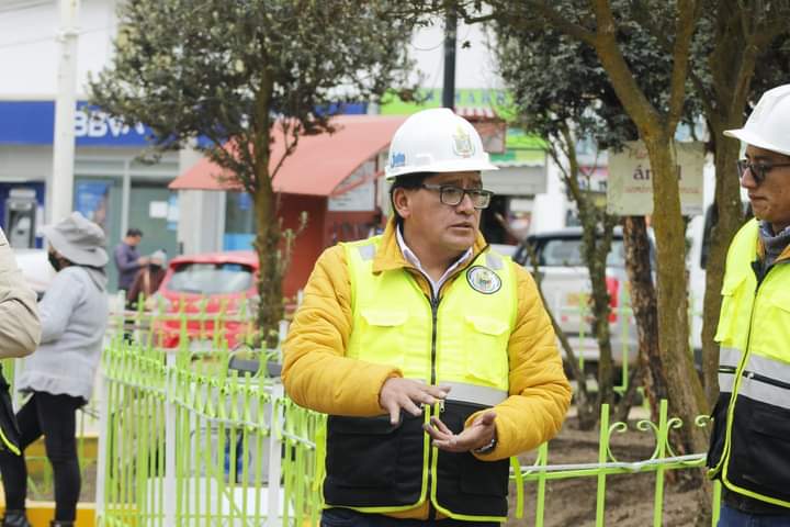 Archivo JPG el alcalde hablando