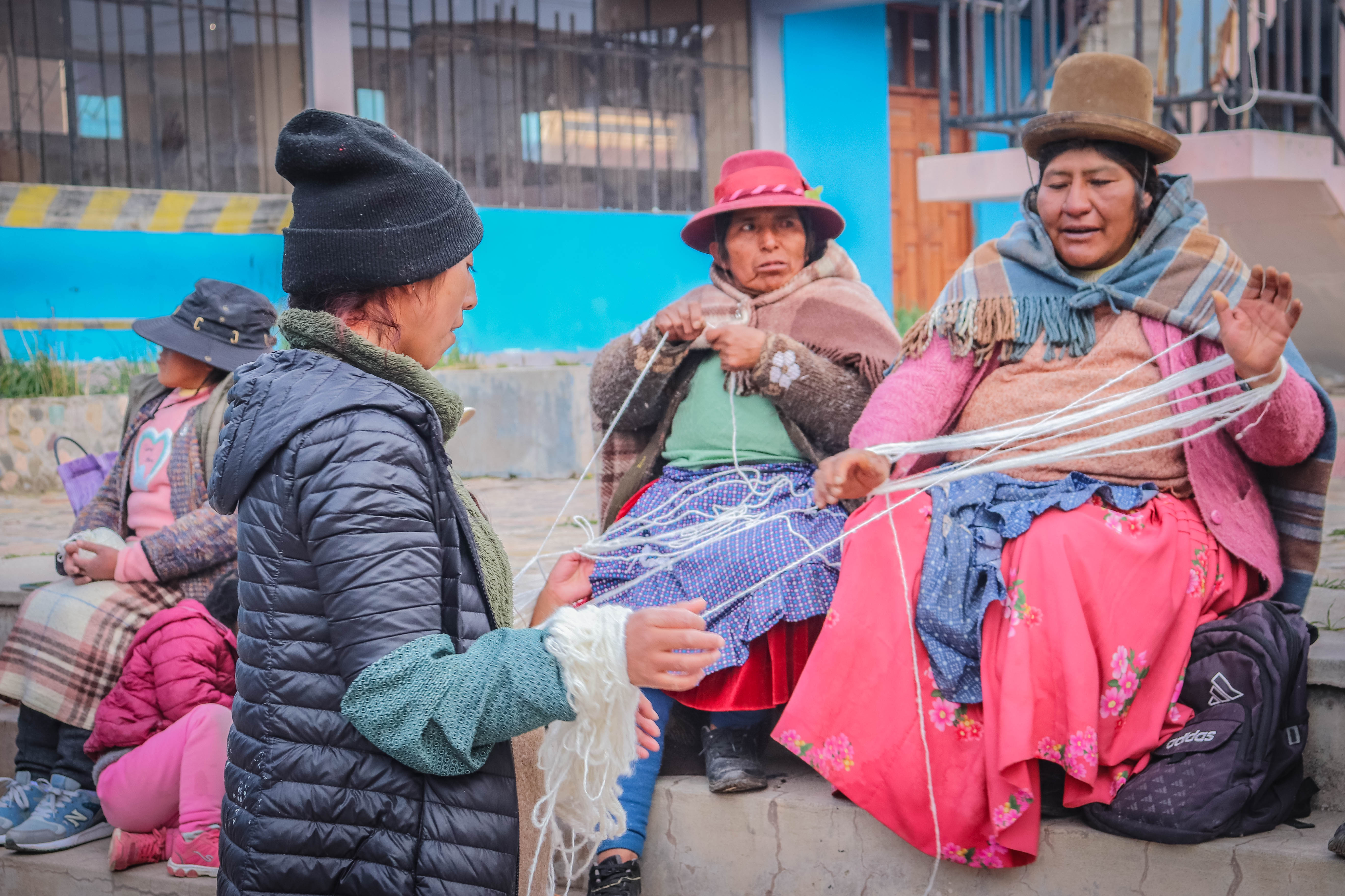 Culminó capacitación en el arte de tintorería.