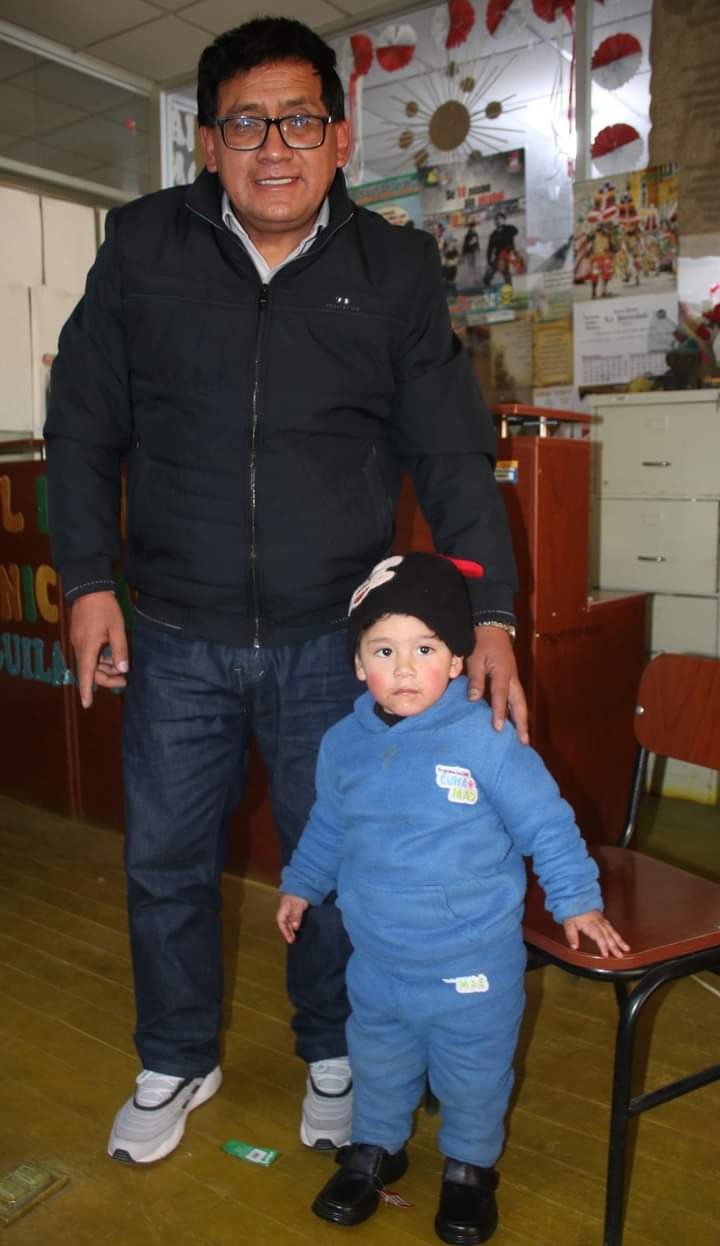 Archivo JPG el alcalde con un pequeño