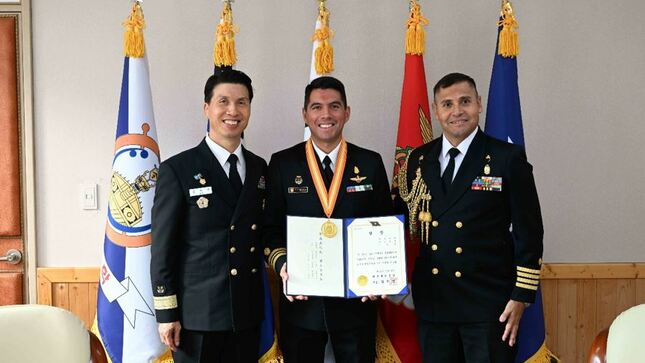 OFICIAL DE LA MARINA DE GUERRA DEL PERÚ CULMINÓ CURSO DE COMANDO Y ESTADO MAYOR EN LA ESCUELA DE GUERRA NAVAL DE COREA 1