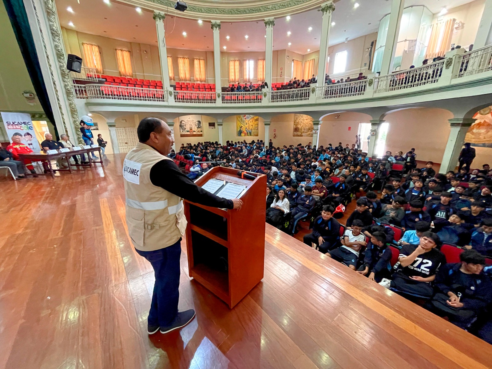 Durante el 2023, más de 60 mil estudiantes de colegios públicos a nivel nacional, recibieron mensajes preventivos en materia de pirotecnia y armas de fuego, en el marco de las Charlas denominadas: ´Sucamec va a tu cole´: Los pirotécnicos y armas no son un juego