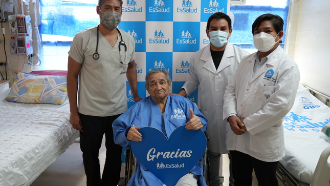 EsSalud Almenara salva vida de anciano que sufrió ruptura de aneurisma en aorta