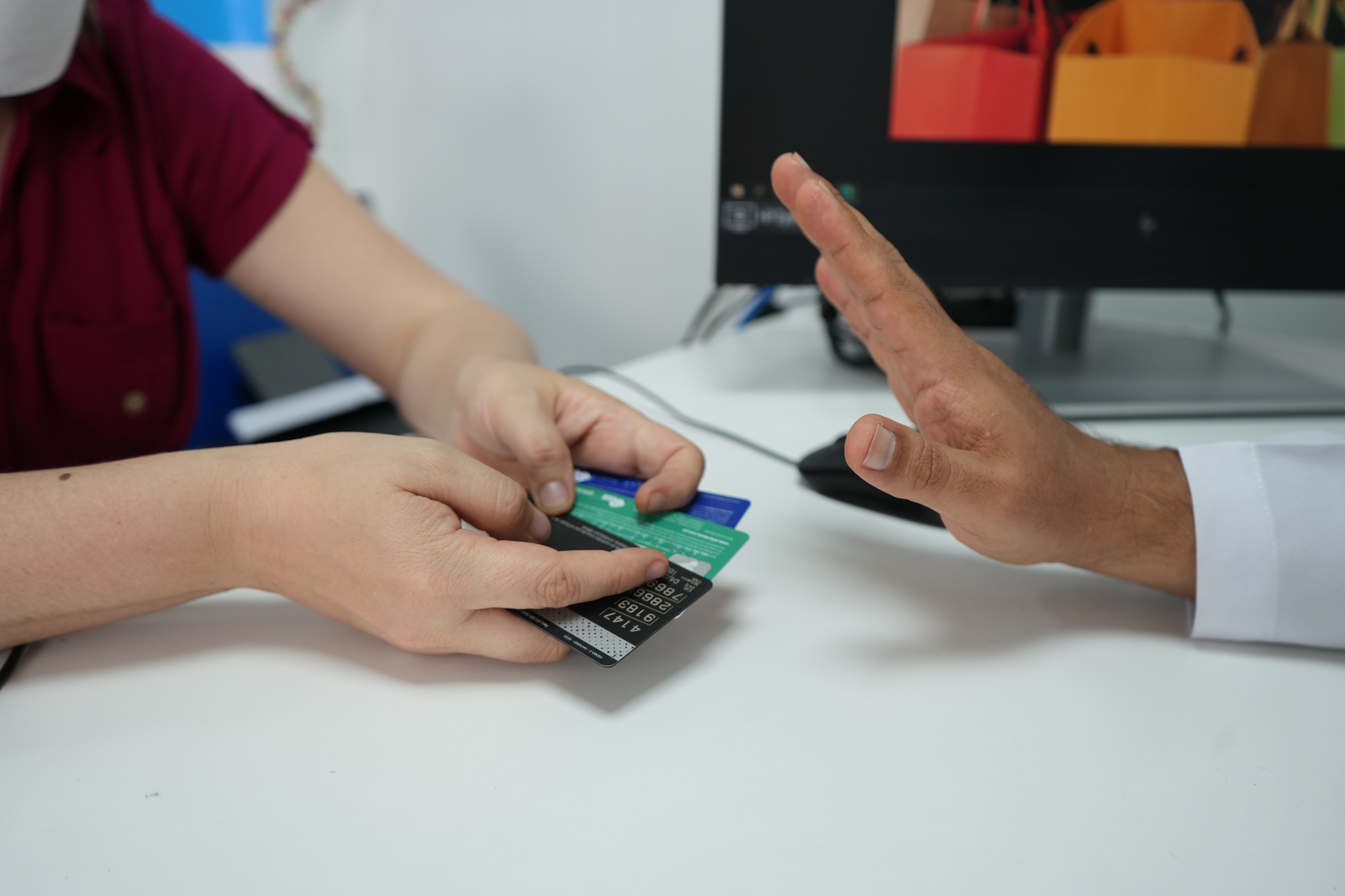 EsSalud Grau brinda recomendaciones sobre signos de alerta por compras compulsivas en Navidad