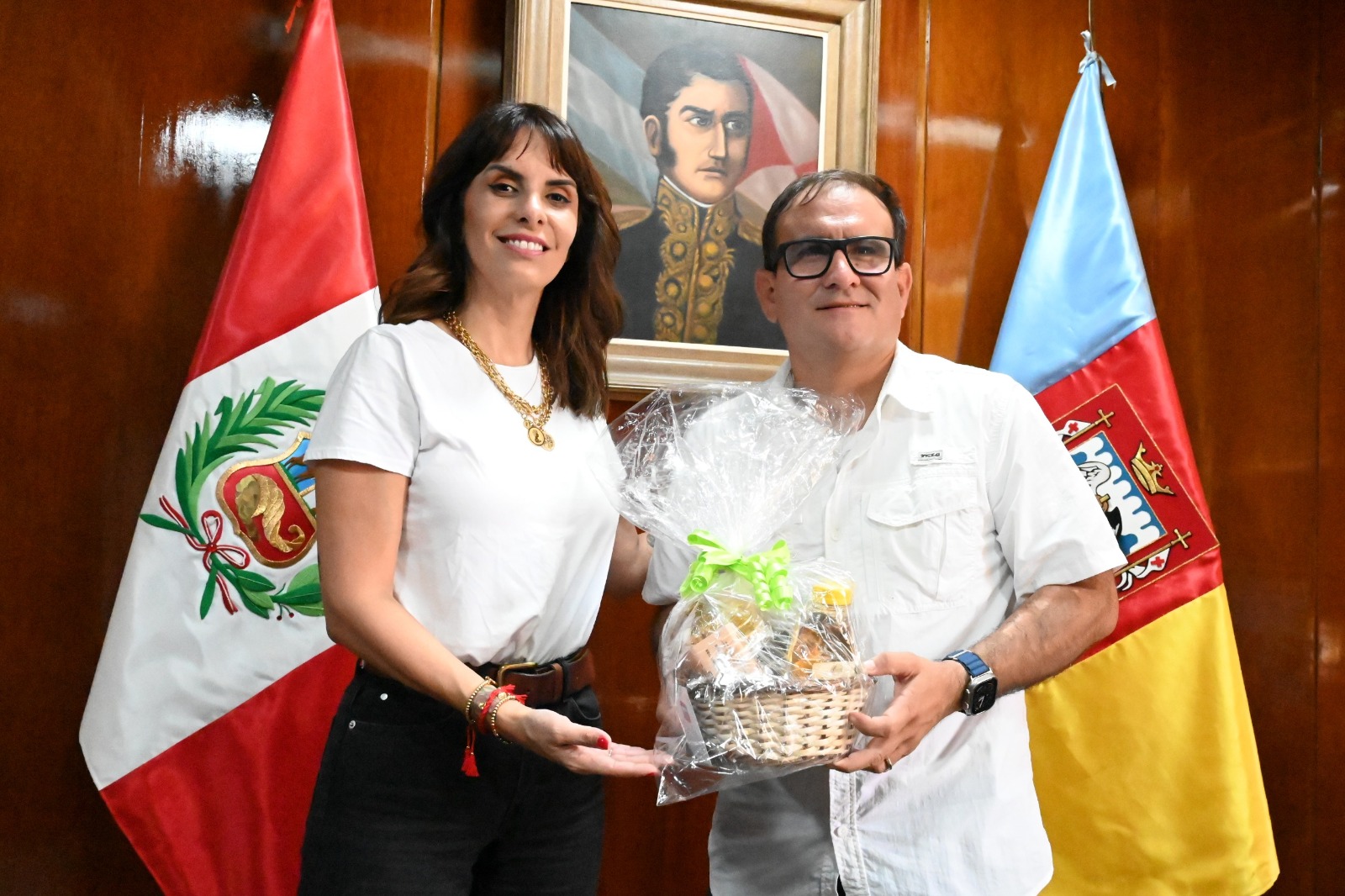 Alcalde Madrid recibe a la escritora Carla García
