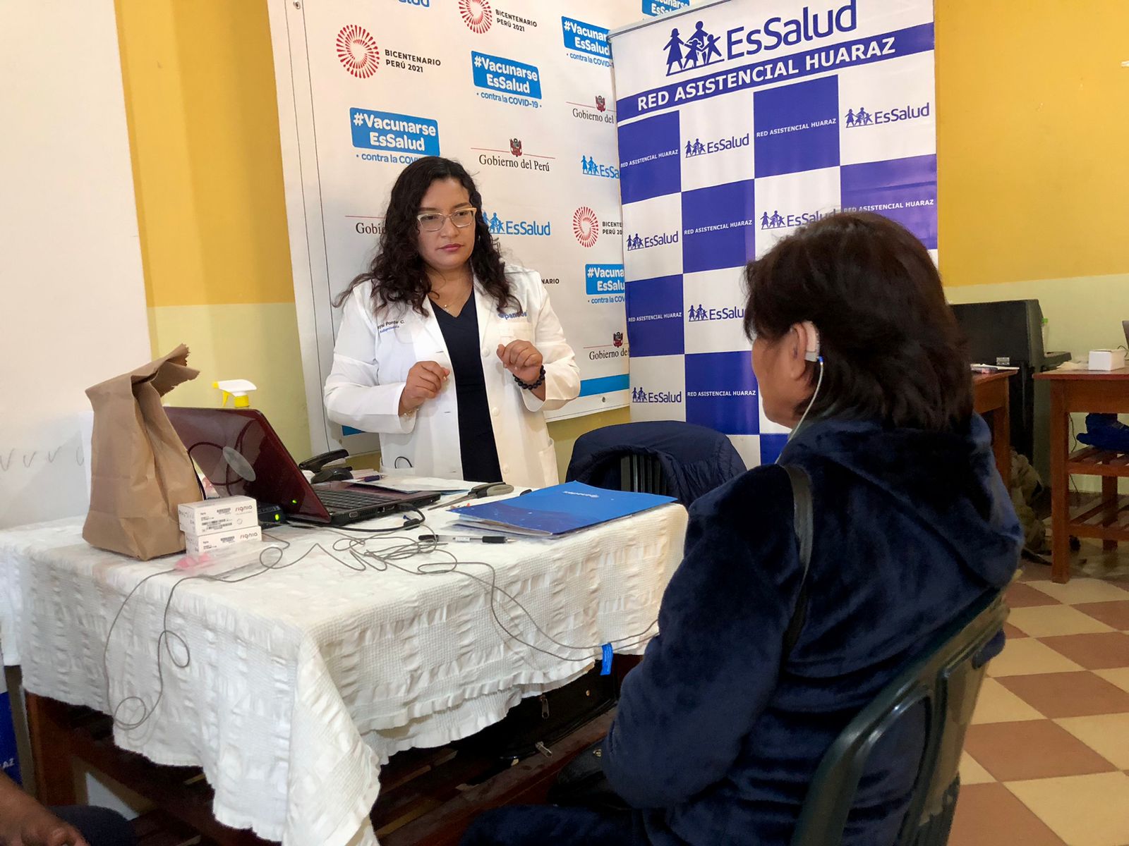 EsSalud Huaraz devuelve la audición a más de 120 asegurados gracias a prótesis auditiva