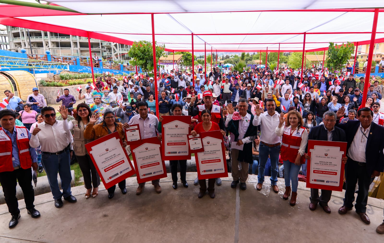 FOTO PRENSA COFOPRI