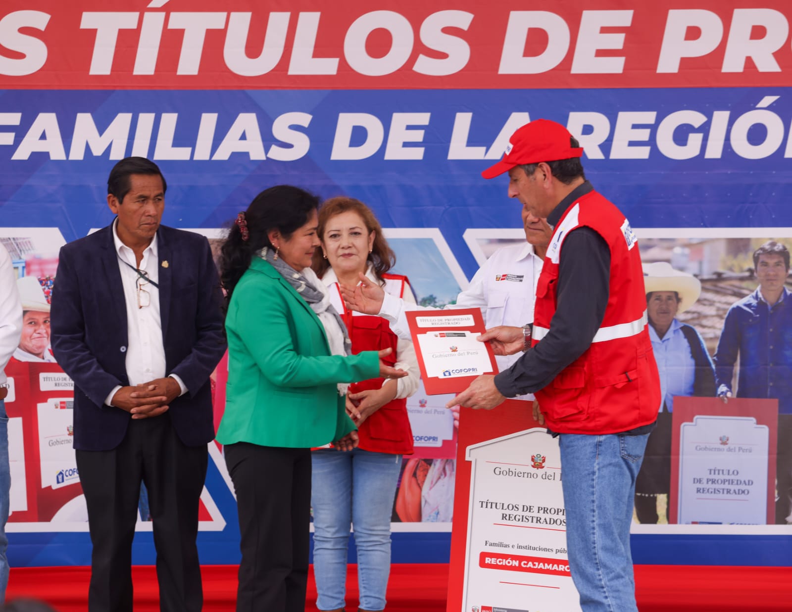 FOTO PRENSA COFOPRI