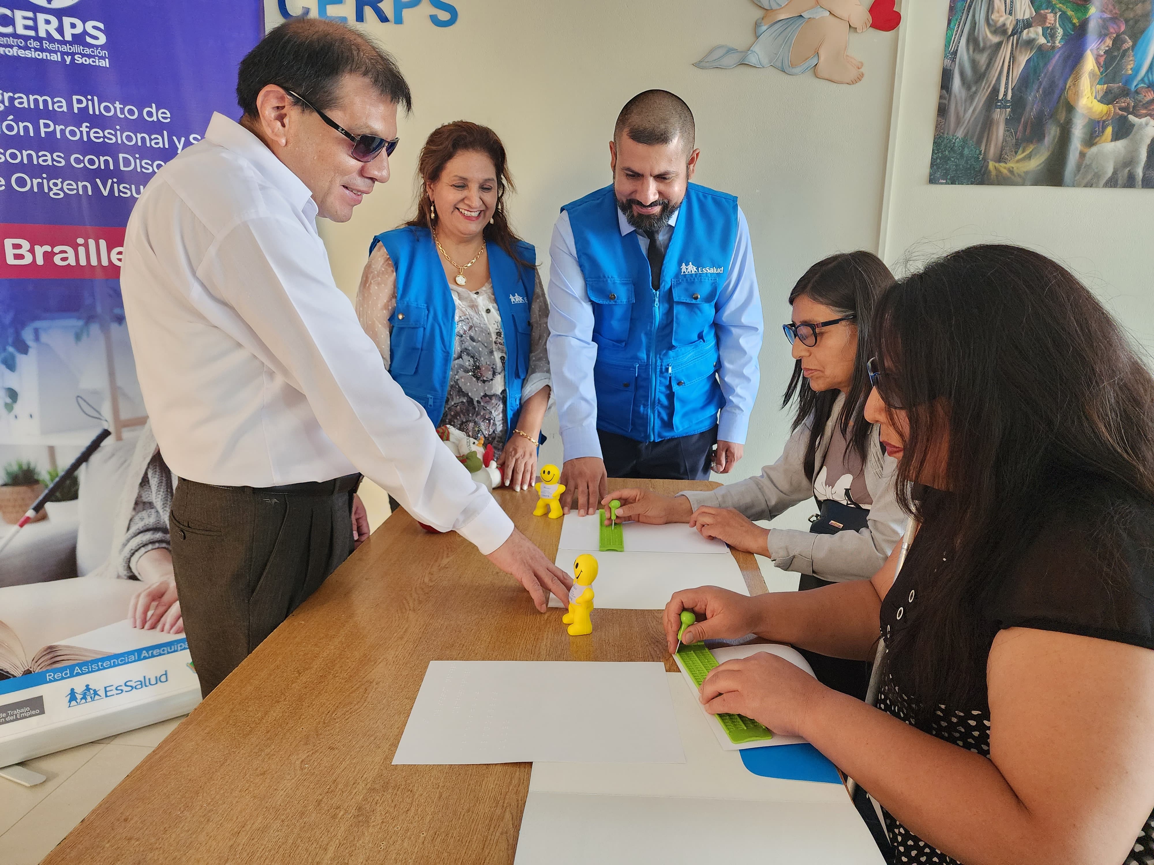 Cerps de EsSalud Arequipa abre talleres de Brayle y ofimática para personas con discapacidad visual