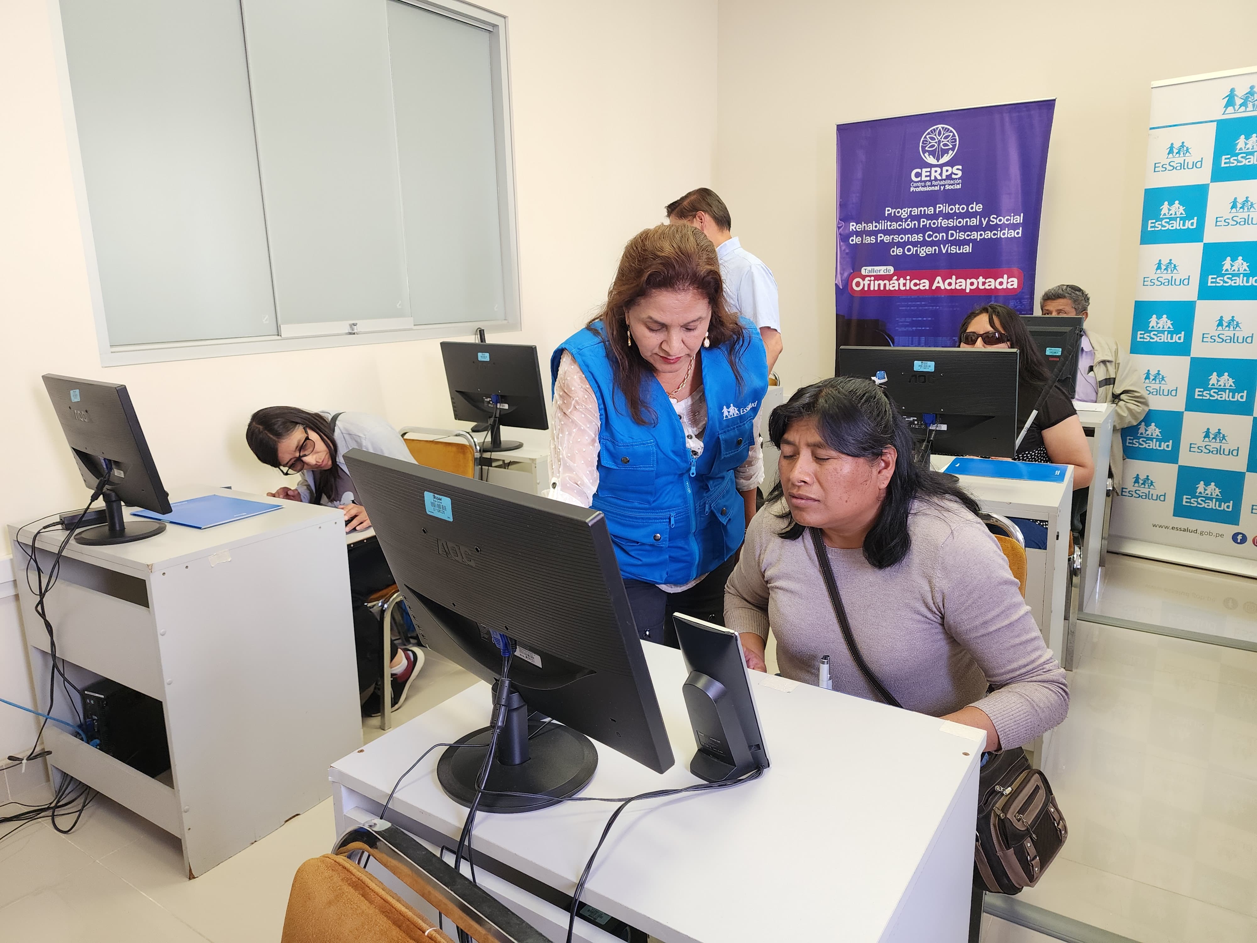 Cerps de EsSalud Arequipa abre talleres de Brayle y ofimática para personas con discapacidad visual