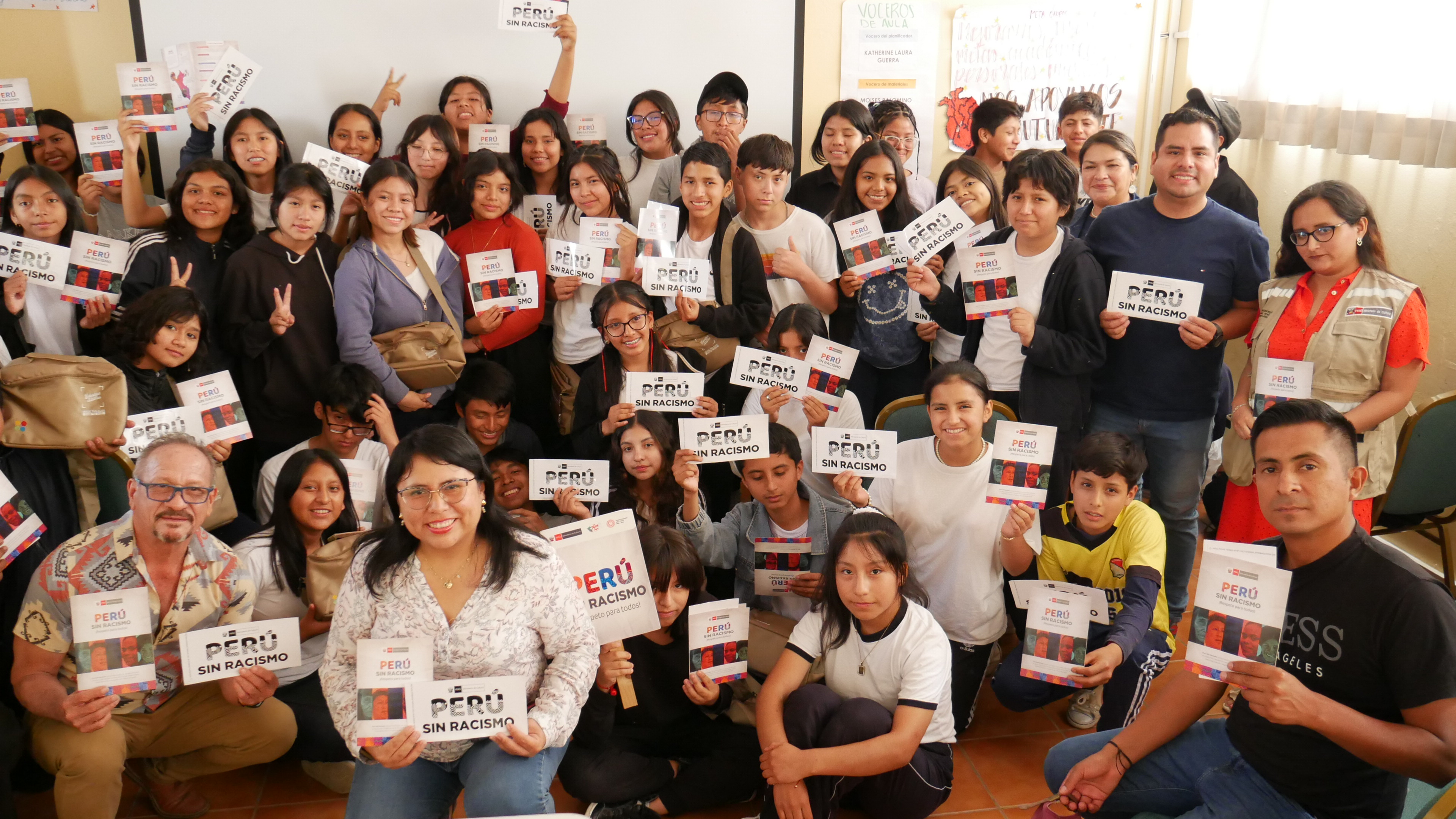 Estudiantes del Colegio de Alto Rendimiento Artístico se suman a la lucha contra el racismo y discriminación