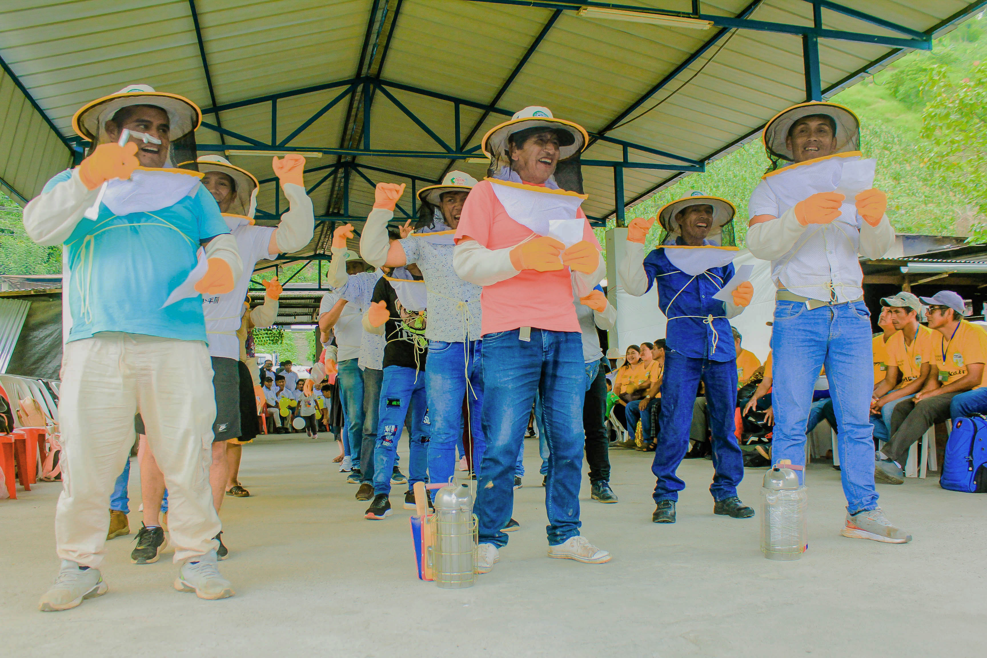 Huánuco: Más de 80 apicultores del Alto Huallaga comparten aprendizajes en clausura de Escuelas de Campo