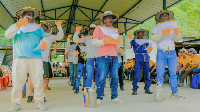 Huánuco: Más de 80 apicultores del Alto Huallaga comparten aprendizajes en clausura de Escuelas de Campo 