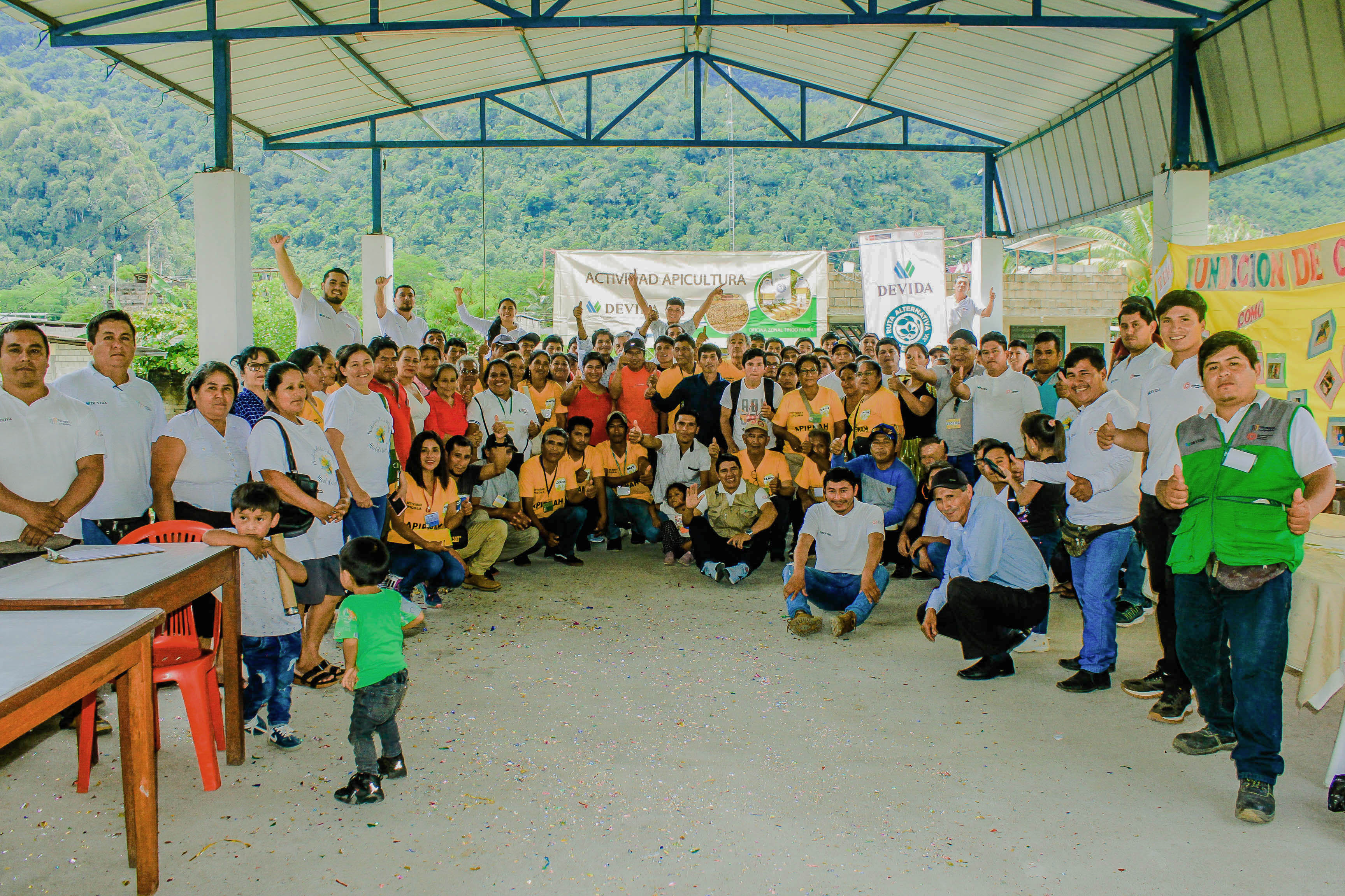 Huánuco: Más de 80 apicultores del Alto Huallaga comparten aprendizajes en clausura de Escuelas de Campo