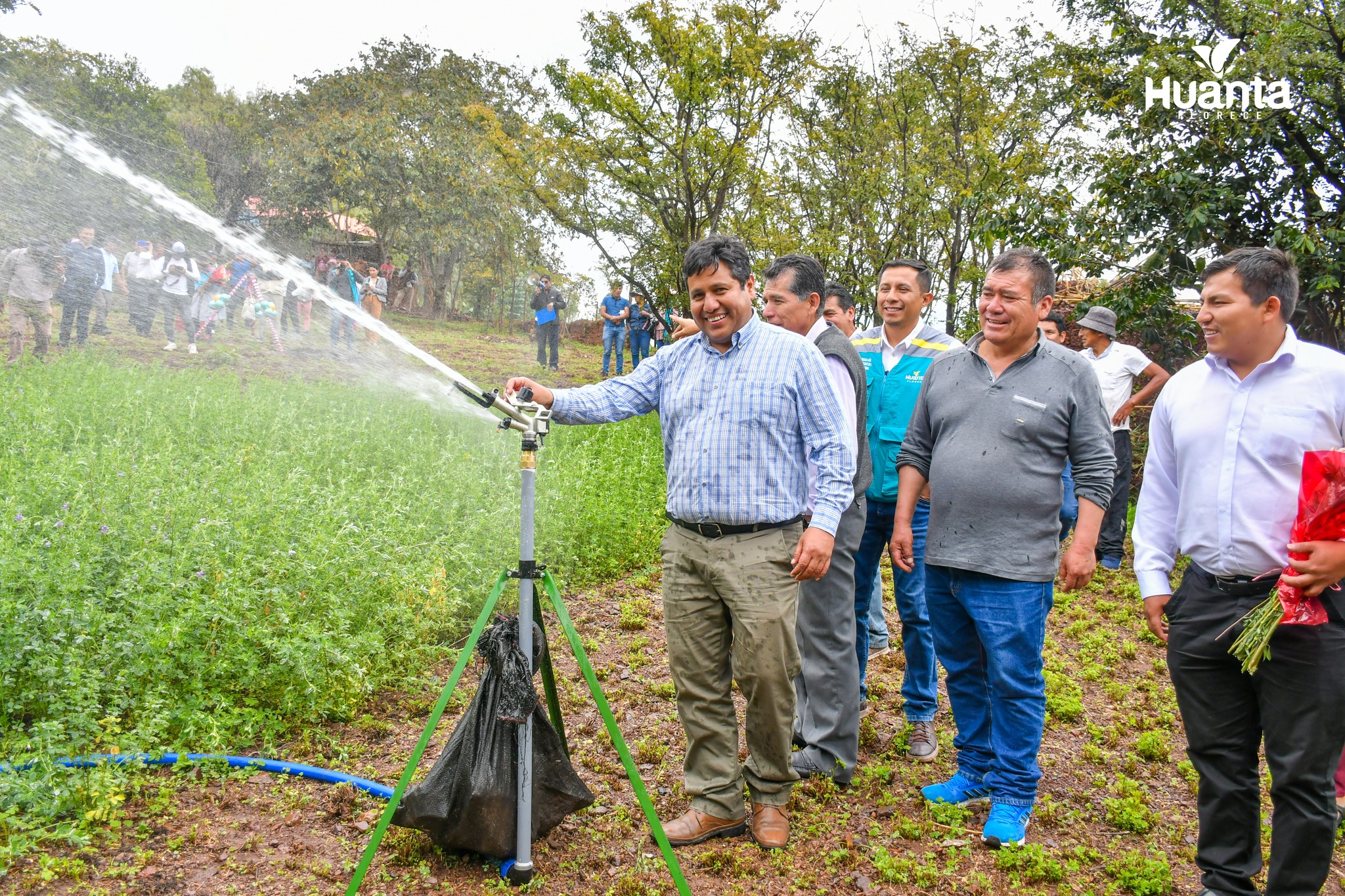 ALCALDE DE HUANTA INAUGURÓ SISTEMA DE RIEGO TECNIFICADO EN LA COMUNIDAD DE UYUVIRCA