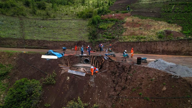 AVANZA LA OBRA CREACIÓN DE CAMINO VECINAL DE LOS SECTORES DE CALVARIO PAMPA A TANTARNIYOCC