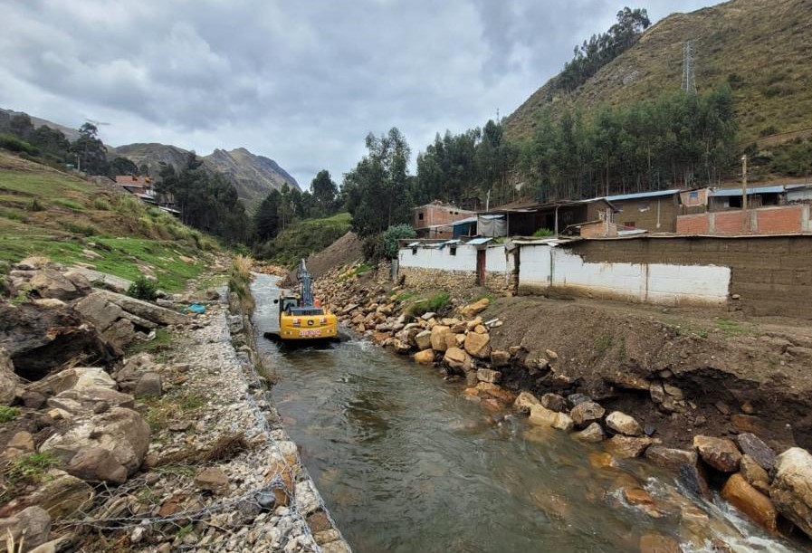 Fenómeno El Niño: Maquinaria del sector Vivienda culminó 15 intervenciones de limpieza y descolmatación en Áncash