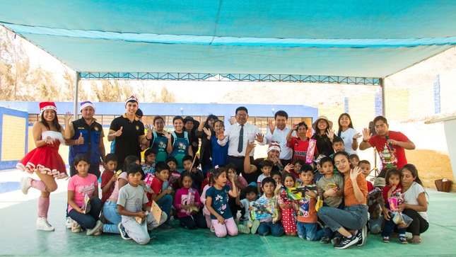 CARAVANA NAVIDEÑA: ALCALDE JUAN REAÑO COMPARTIÓ SHOW INFANTIL, CHOCOLATADA Y REGALOS CON LOS NIÑOS DE LA I.E 20903 EN BALCONCILLO
