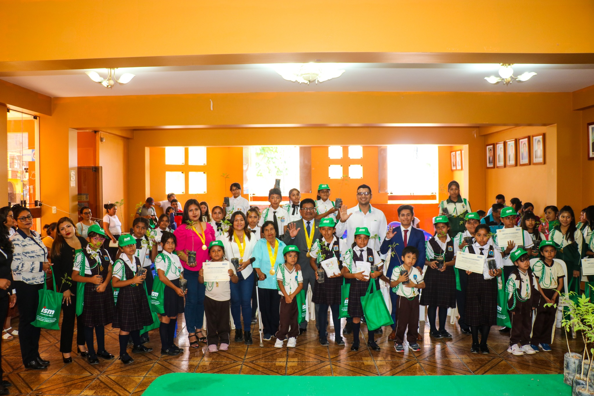 ALCALDE JUAN REAÑO JURAMENTA A PROMOTORES AMBIENTALES ESCOLARES DEL DISTRITO DE HUAURA