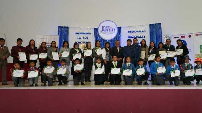 Electrocentro recibe reconocimiento de la Dirección Regional De Educación Junín por el programa Aprendiendo Con Energía