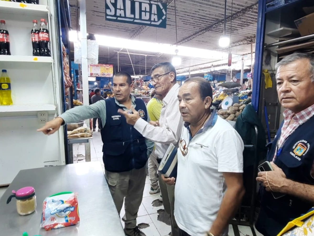 Equipo técnico de la MPCH evalúa situaciones de riesgo en el Mercado Modelo
