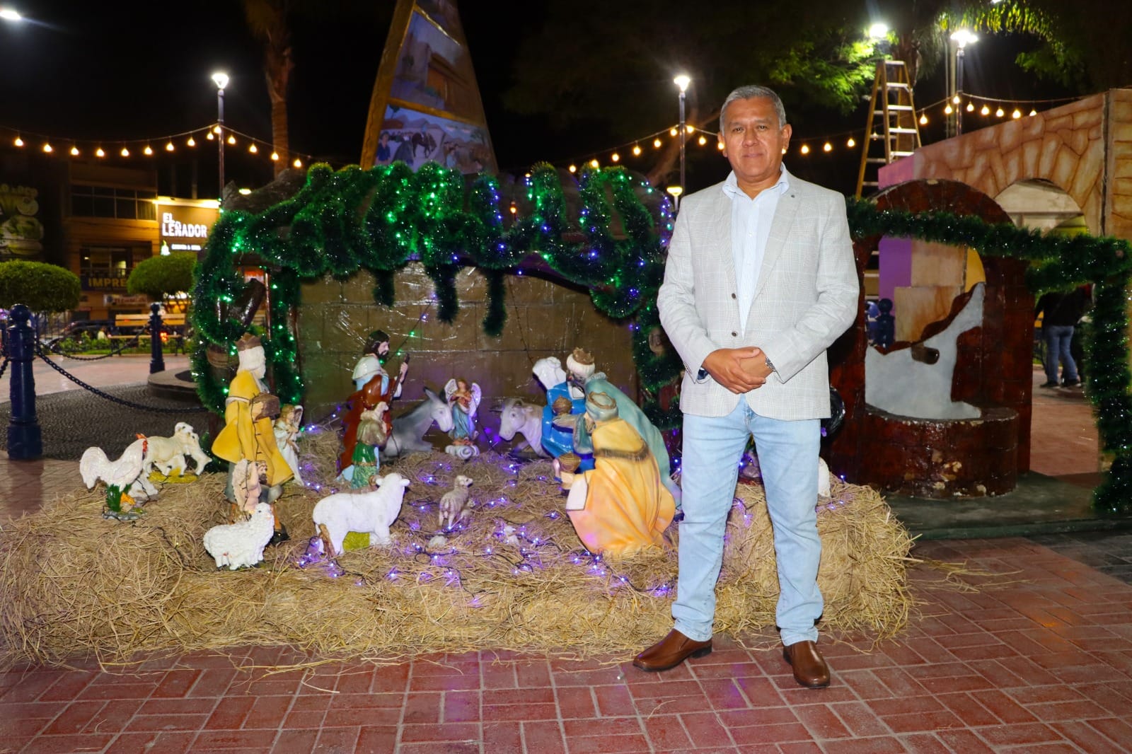 Iluminación del "Árbol Navideño" en la Plaza de Armas de Huaral