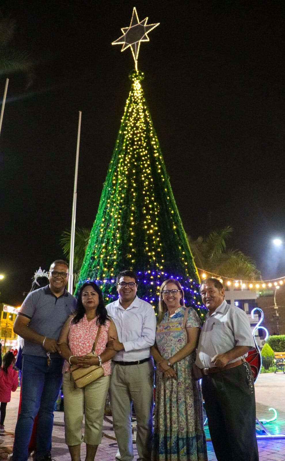 Iluminación del "Árbol Navideño" en la Plaza de Armas de Huaral