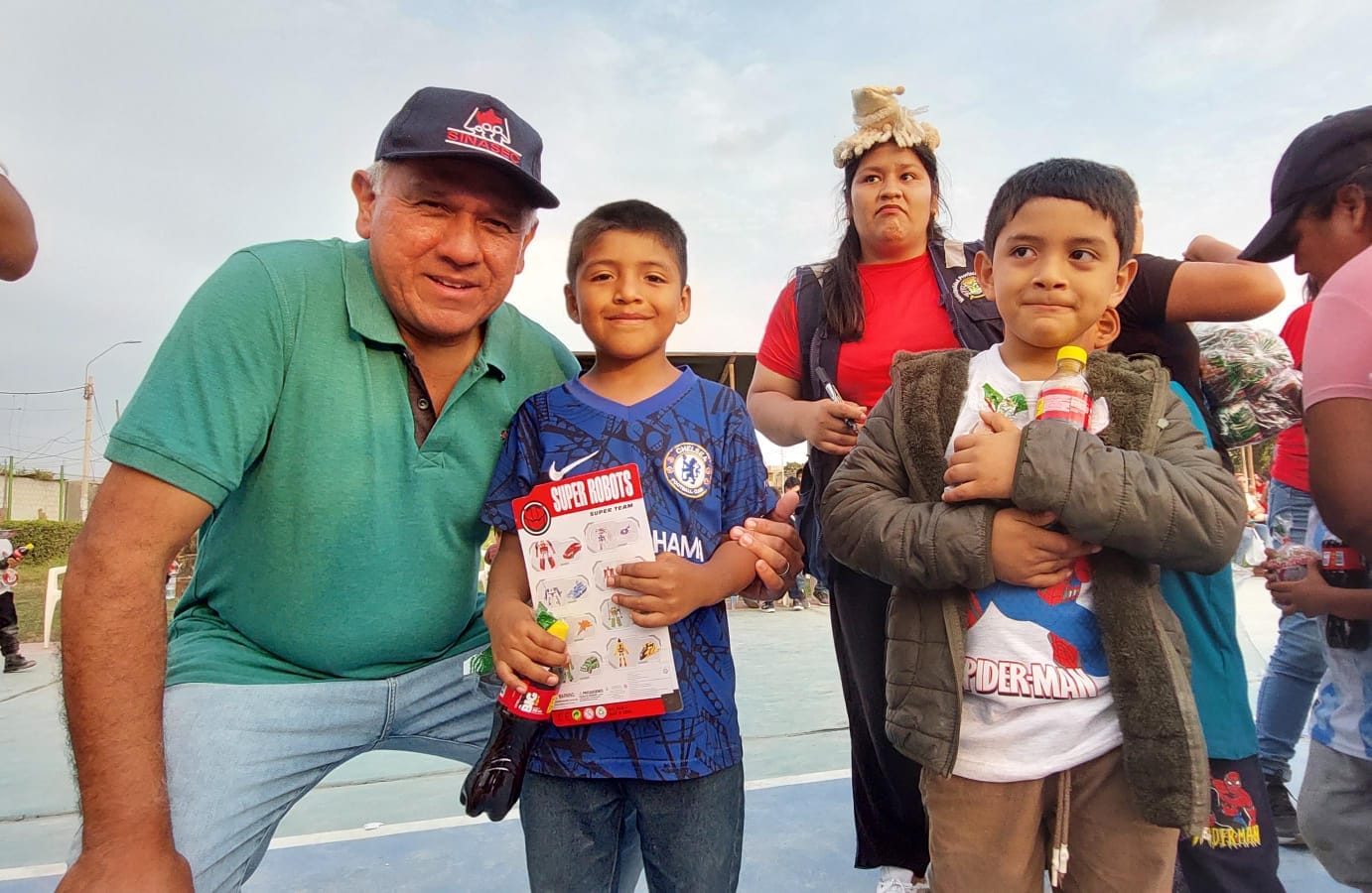 Alcalde Provincial lleva sonrisas a Jecuán, Cerro Cenizo, Real Perú y alrededores