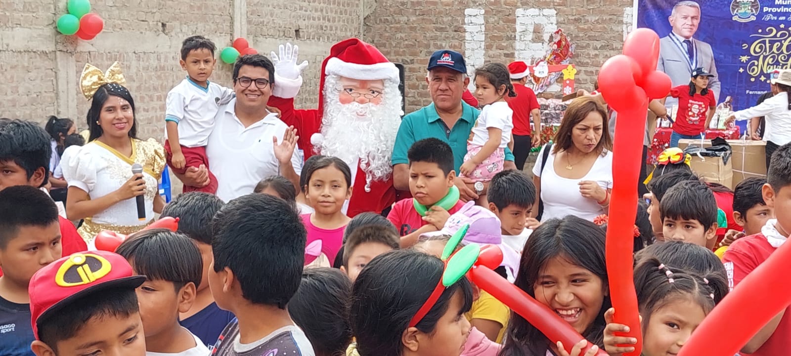 San Isidro, Los Naturales y sectores aledaΓ±os, disfrutaron de chocolatadas junto a alcalde provincial Fernando CΓ‘rdenas