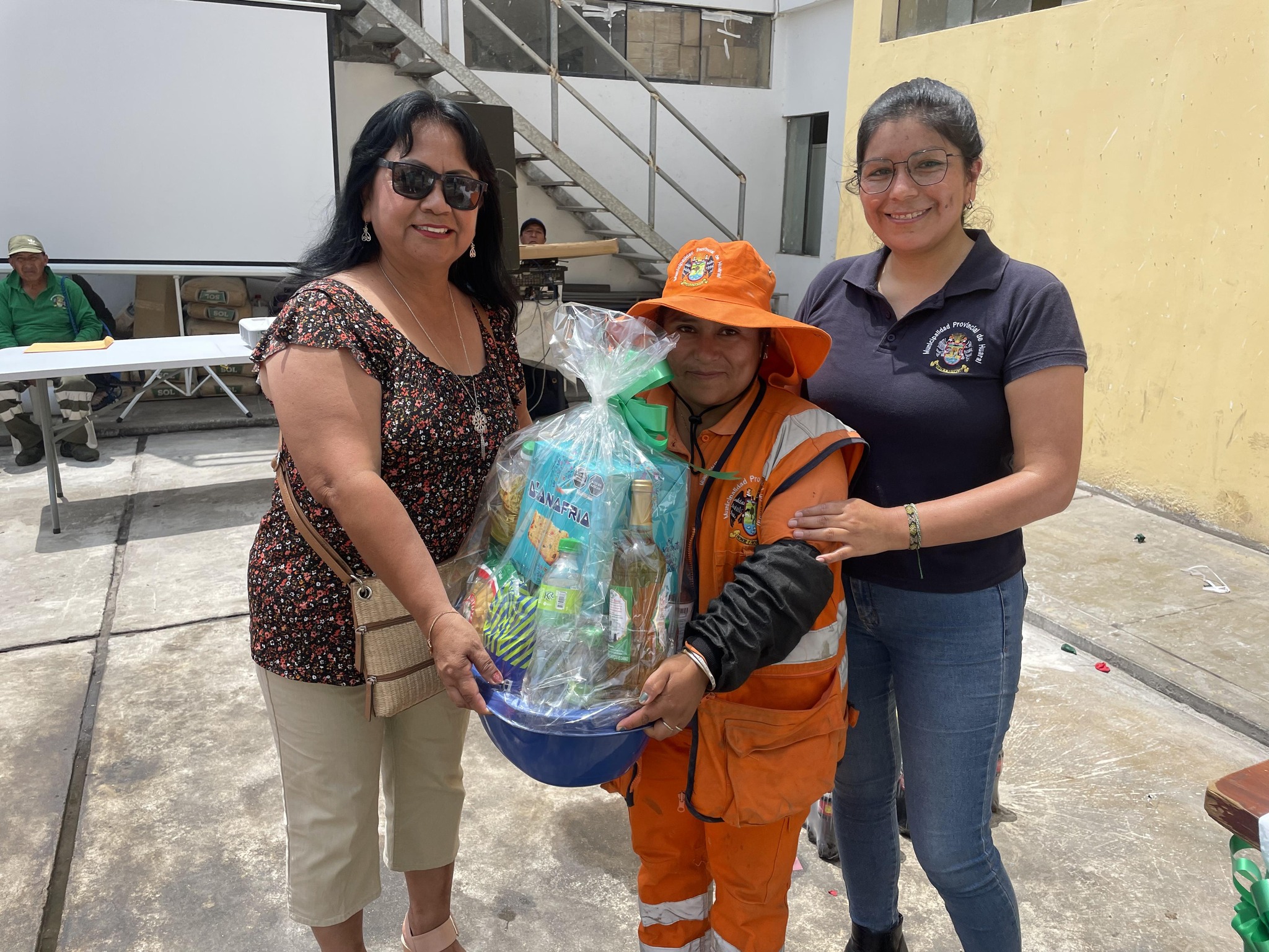 Gran compartir navideño con obreros de la municipalidad