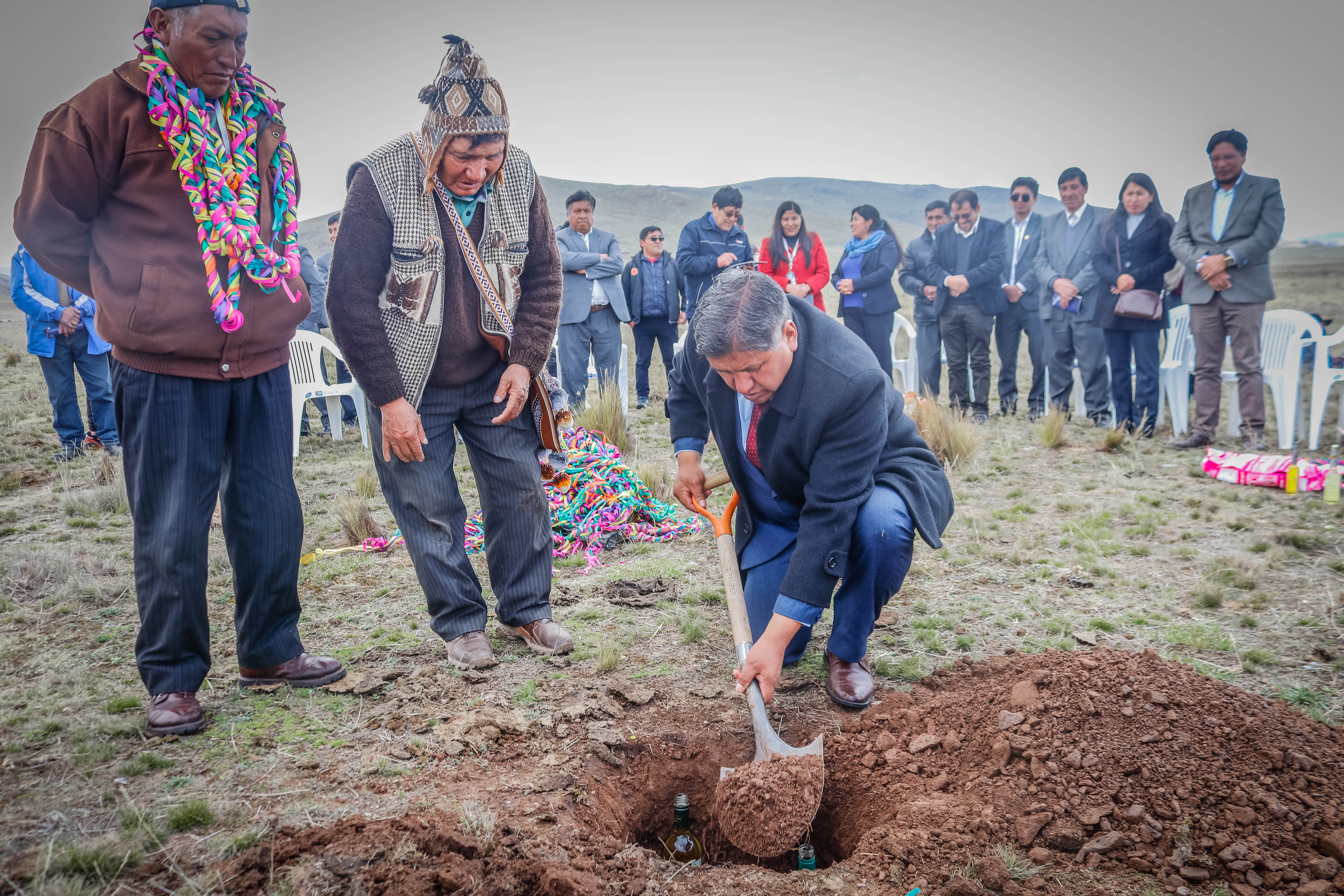 El terreno recepcionado para la construcción de la futura Universidad Nacional de Carabaya, se encuentran ubicado en el predio denominado Machacollo - sector Sorapata de la Comunidad Tupac Amaru.