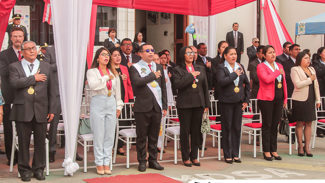 CEREMONIA Y PASEO DE LA BANDERA