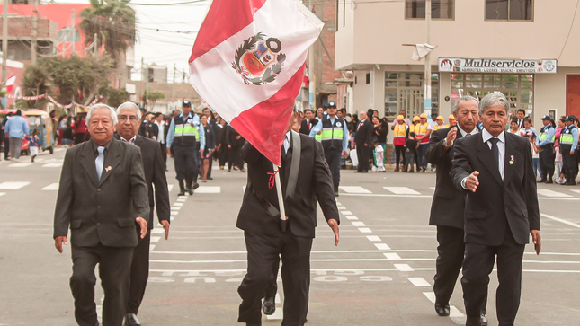 DESFILE CIVICO POR FIESTAS PATRIAS
