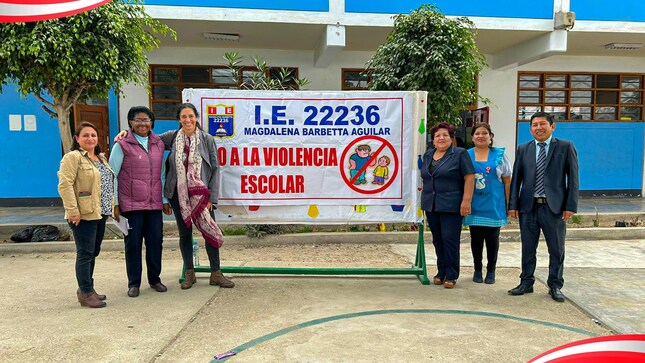 La Municipalidad Provincial, realizó una charla informativa a los docentes, auxiliares y alumnos de la I.E 22236, para evitar la violencia entre los estudiantes.
Úrsula Peschiera, psicóloga de la demuna provincial, realizó está inducción, con interacciones y metodología pedagógica, los profesores  participantes, pusieron su compromiso para ayudar en el desarrollo de todos los estudiantes y evitar las cosas de bullying en los estudiantes.
#MunicipalidadProvincialDeChincha 
#CompromisoQueTransforma