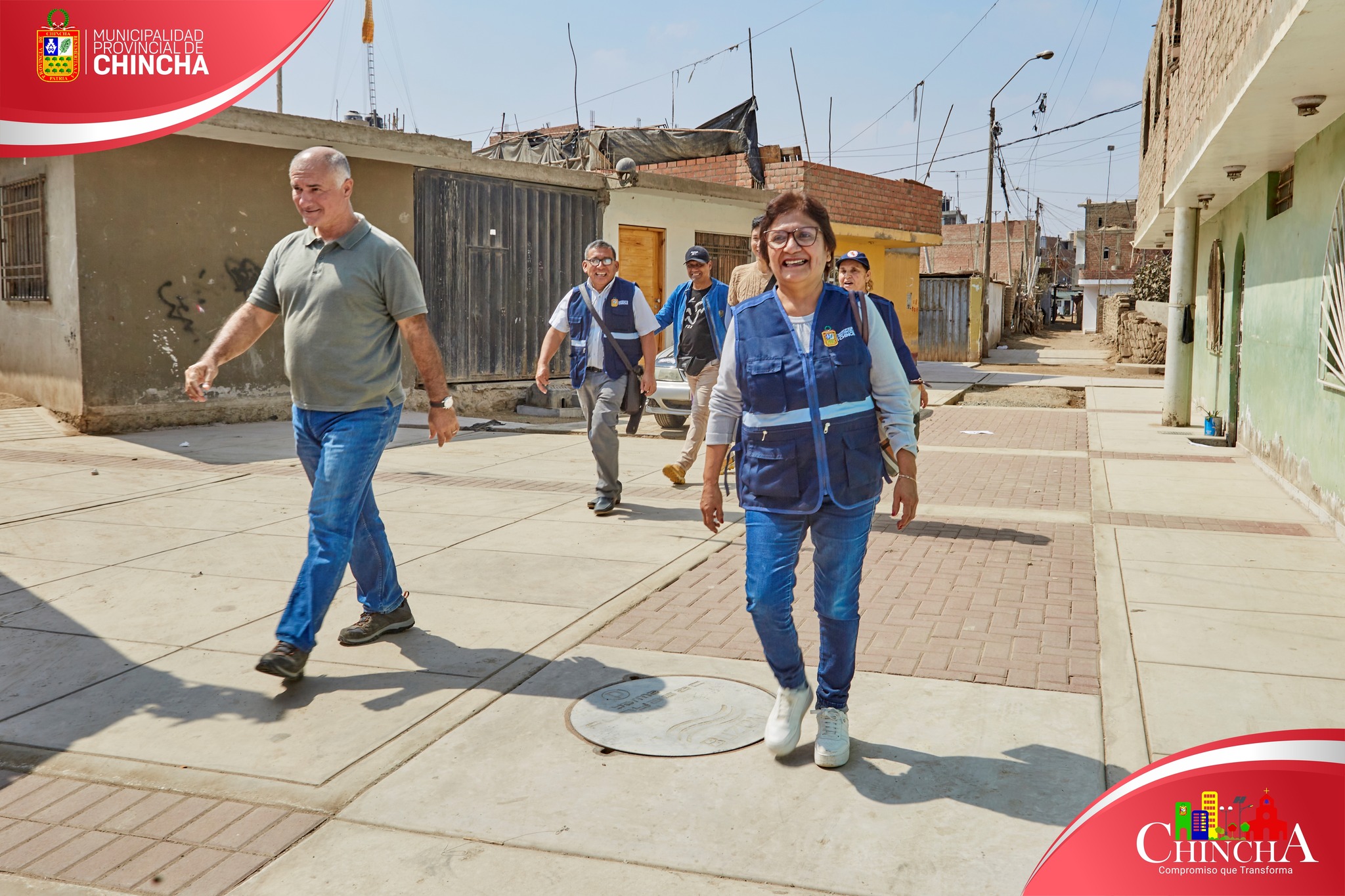 #Obras II El alcalde y regidores supervisaron avance de la ejecución del MEJORAMIENTO DEL SERVICIO DE LA TRANSITABILIDAD VEHICULAR Y PEATONAL EN EL  prolongación Sucre.La AV. VICTORIA, Av. PROGRESO, CALLES NUEVA, Av. UNION, R. TOCHE, EL OLIVAR, PROLONG RAZURI, ERNESTO VELIT, CALLES Y PSJES DEL CC.PP. BALCONCITO, pronto tendrán una moderna vía que mejorará las condiciones de transitabilidad y ornato.
Actualmente el personal de la empresa a cargo viene realizando los trabajos de compactación de tierra a nivel de la sub rasante y veredas. La obra se viene desarrollando sin ninguna paralización cumpliendo el cronograma de ejecución de este importante proyecto.
Este es el compromiso de la gestión municipal de continuar con cada uno de los proyectos que son inversiones públicas del estado y que tiene que estar al servicio de la población.
📣¡Estamos en Tik Tok!, síguenos en: https://www.tiktok.com/@muniprovindechincha
#MunicipalidadProvincialDeChincha
#CompromisoQueTransforma