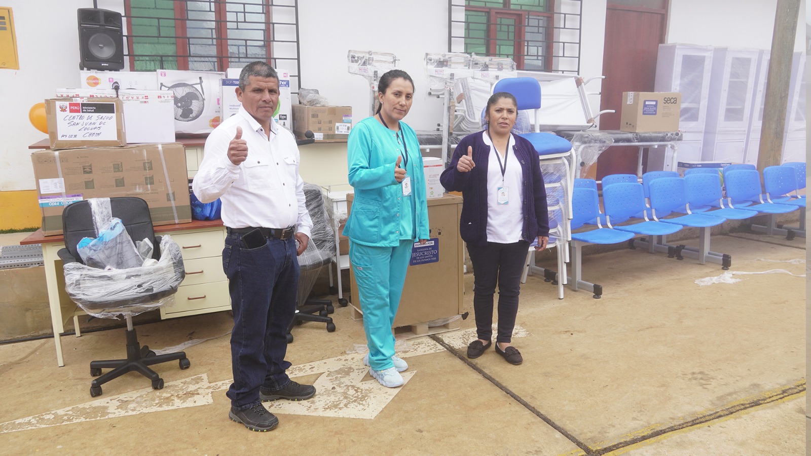 Ministerio de Salud entrega kits de equipo médico y mobiliario a centros de salud de zonas alejadas de Cajamarca